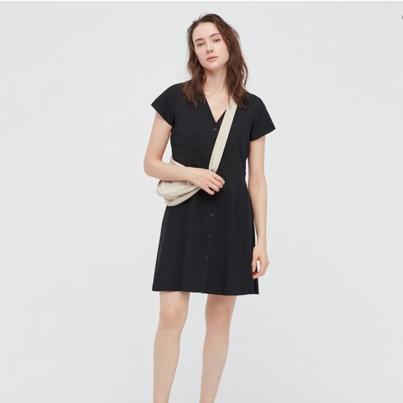 Uniqlo Dresses & Skirts - NEW Uniqlo SIZE M (see descrip) V-Neck Short Sleeve Flare Dress in Black